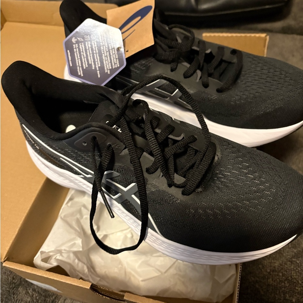 Women’s ASICS GT-2000 running shoes size 9